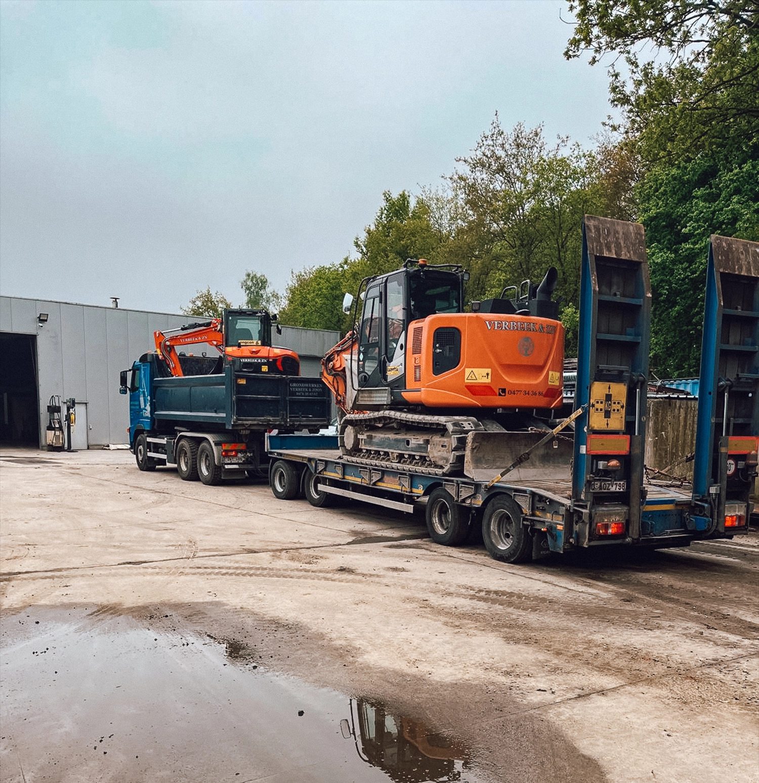 Vrachtwagen Volvo 440 & rupskraan